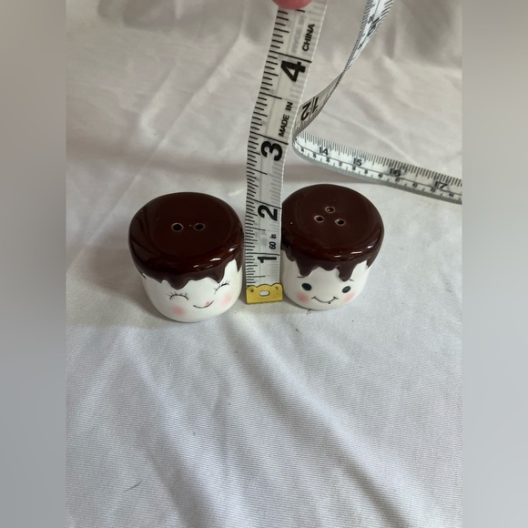 Cute Chocolate Drip Marshmallow Salt and Pepper Shakers - Picture 7 of 7